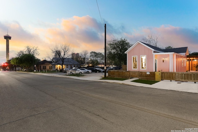 view of front of property with a fenced front yard