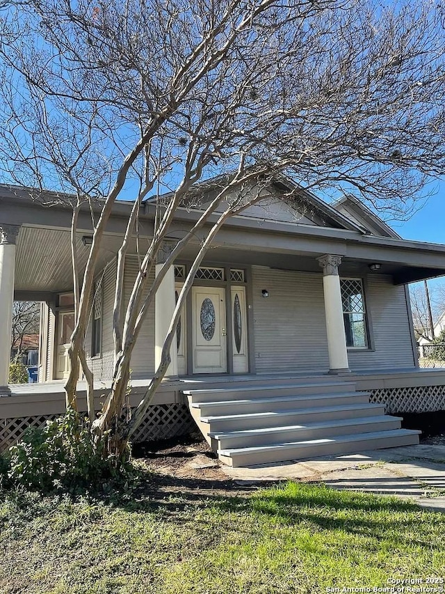 view of front facade featuring covered porch