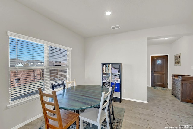 dining area featuring recessed lighting, visible vents, and baseboards