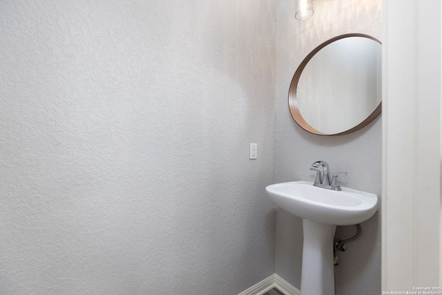 bathroom featuring a sink