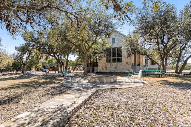 view of yard featuring a patio area