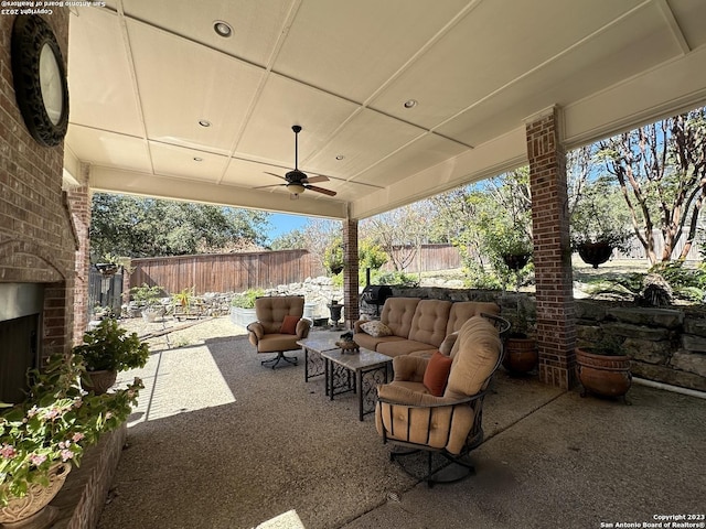 view of patio / terrace with a ceiling fan, outdoor lounge area, and a fenced backyard