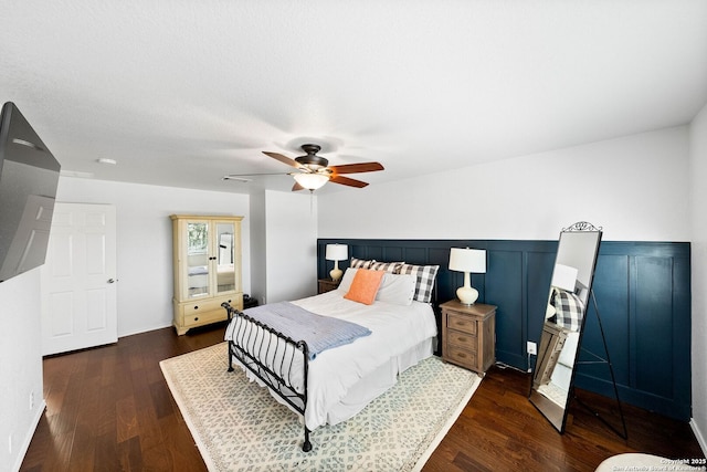 bedroom with dark wood-style floors and ceiling fan