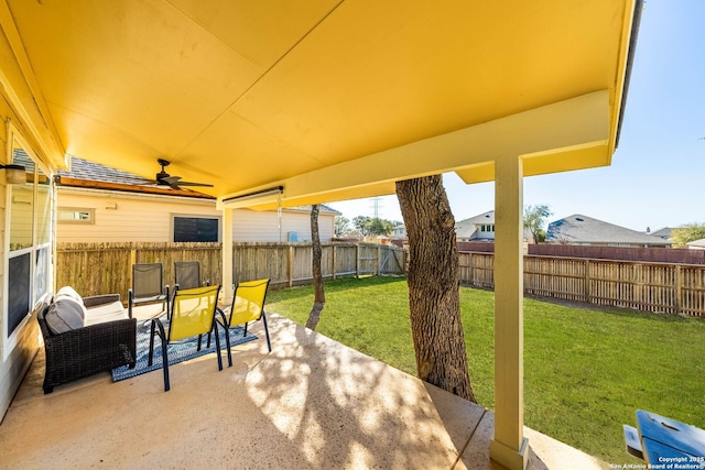 view of patio featuring a fenced backyard and ceiling fan