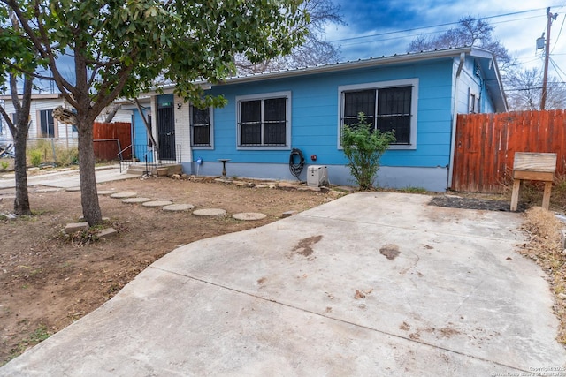 view of front of home with entry steps and fence