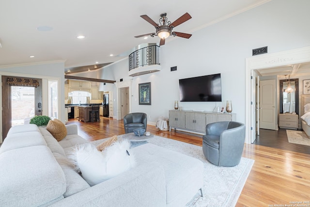 living room featuring visible vents, light wood finished floors, recessed lighting, ornamental molding, and ceiling fan