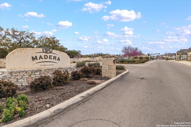 view of community / neighborhood sign