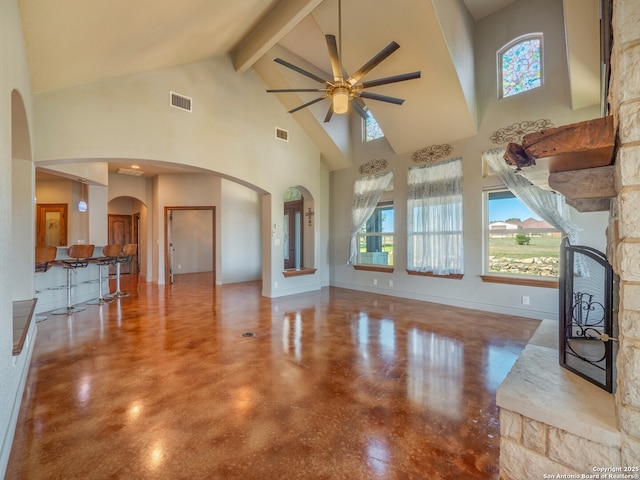 living room featuring baseboards, visible vents, concrete floors, and ceiling fan