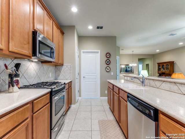 kitchen featuring a sink, stainless steel appliances, visible vents, and light tile patterned floors