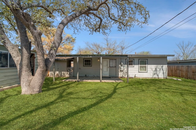 view of front of house featuring a front yard, fence, and a patio area