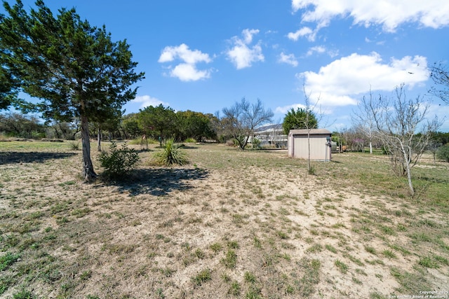 view of yard with an outdoor structure and a shed