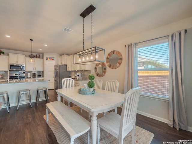 dining space featuring recessed lighting, dark wood-style floors, visible vents, and baseboards