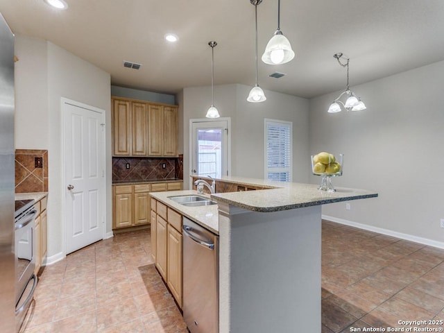 kitchen with tasteful backsplash, visible vents, stainless steel appliances, and a sink