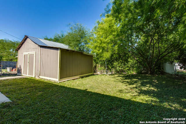 view of yard with a storage unit and an outdoor structure