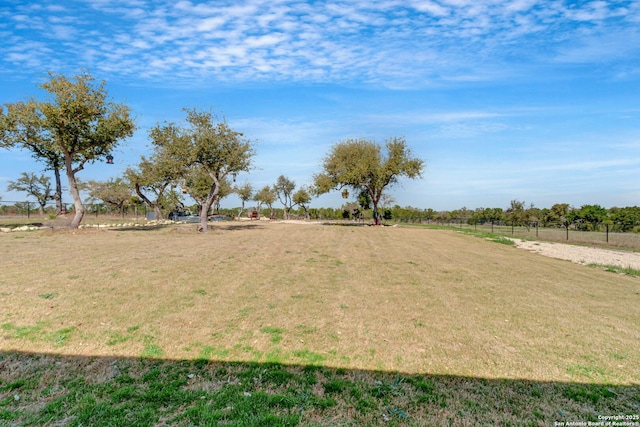 view of yard featuring a rural view