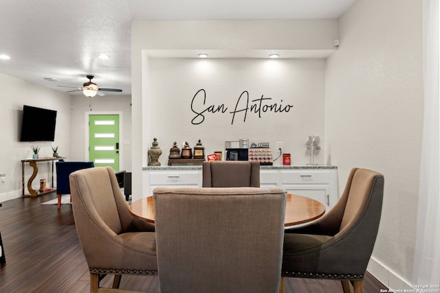 dining area featuring a ceiling fan, dark wood-style floors, baseboards, recessed lighting, and a dry bar