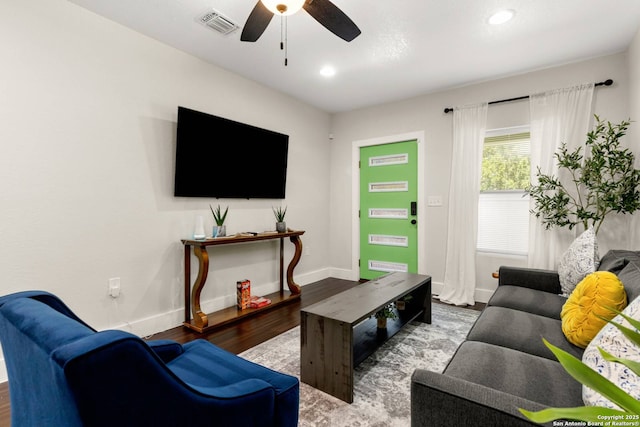 living room with wood finished floors, baseboards, visible vents, recessed lighting, and ceiling fan