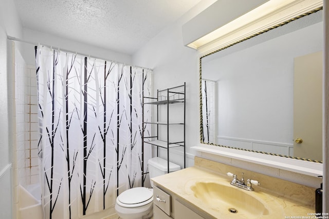 full bathroom featuring vanity, toilet, shower / bath combo with shower curtain, and a textured ceiling