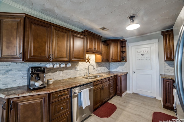 kitchen featuring visible vents, a sink, open shelves, stainless steel appliances, and light wood finished floors