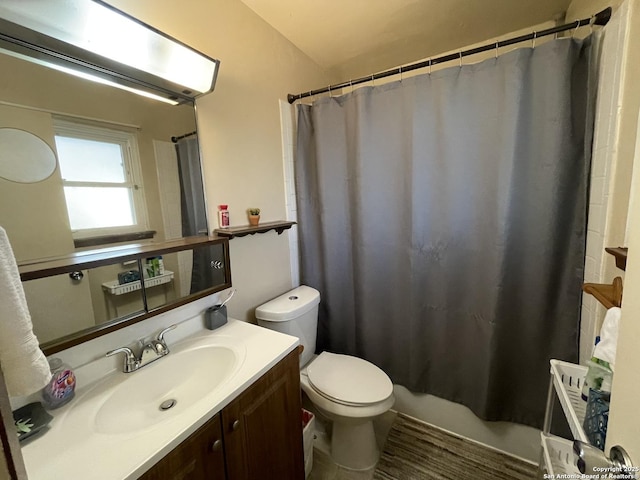 full bathroom featuring vanity, curtained shower, and toilet