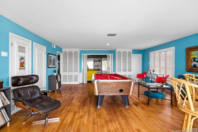 playroom with visible vents, wood finished floors, and billiards