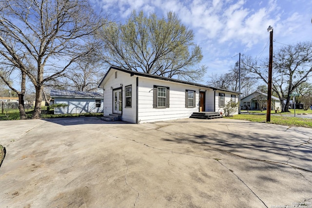 view of front of home with driveway