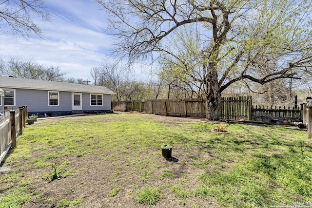 view of yard featuring a fenced backyard