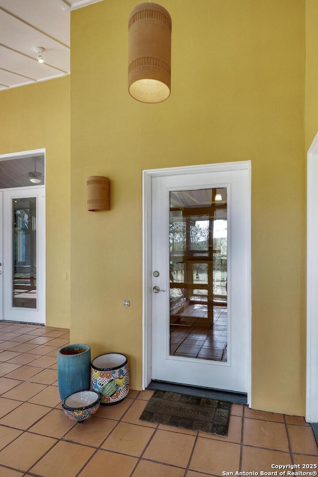 property entrance featuring stucco siding