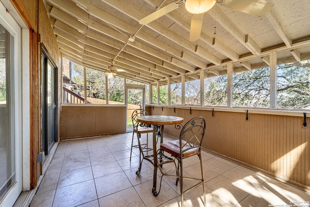 sunroom / solarium with ceiling fan