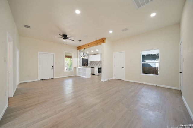 unfurnished living room featuring light wood-style flooring, recessed lighting, visible vents, and ceiling fan