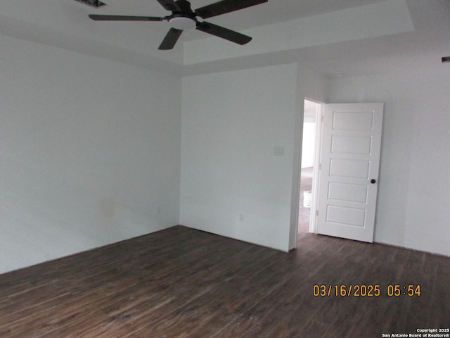 unfurnished room featuring ceiling fan and dark wood-style flooring