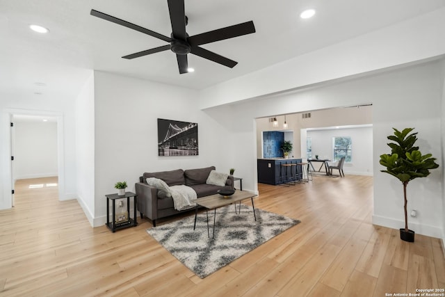 living area with visible vents, baseboards, light wood-type flooring, recessed lighting, and a ceiling fan