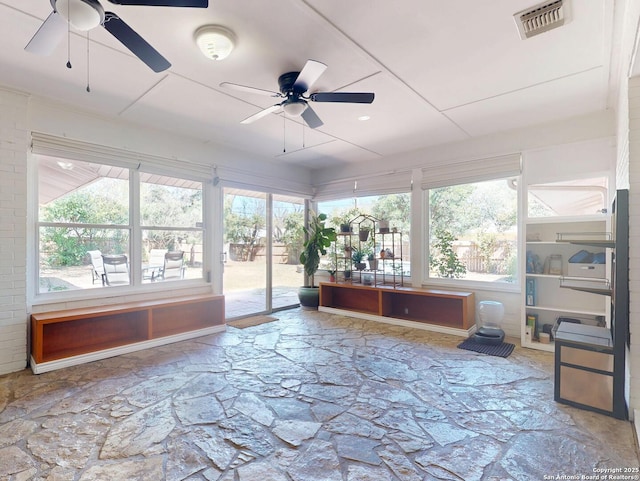 sunroom featuring visible vents and a ceiling fan