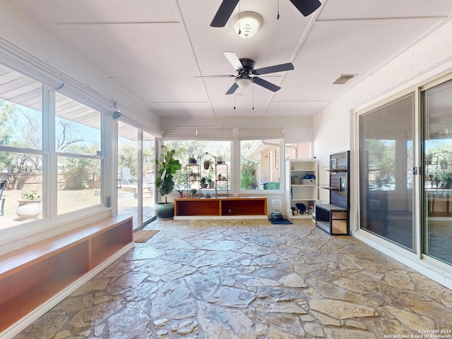 sunroom with visible vents and ceiling fan