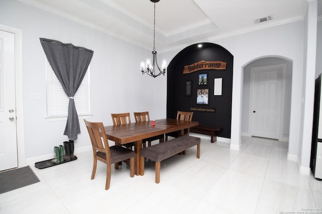dining space with crown molding, a tray ceiling, arched walkways, visible vents, and a notable chandelier