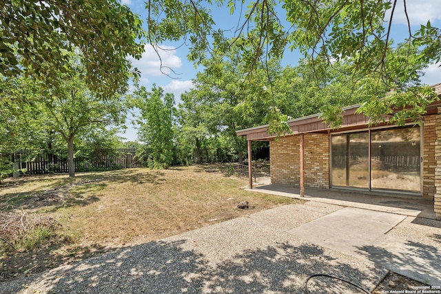 10103 Northampton, San Antonio, TX 78230 - view of yard featuring a patio area