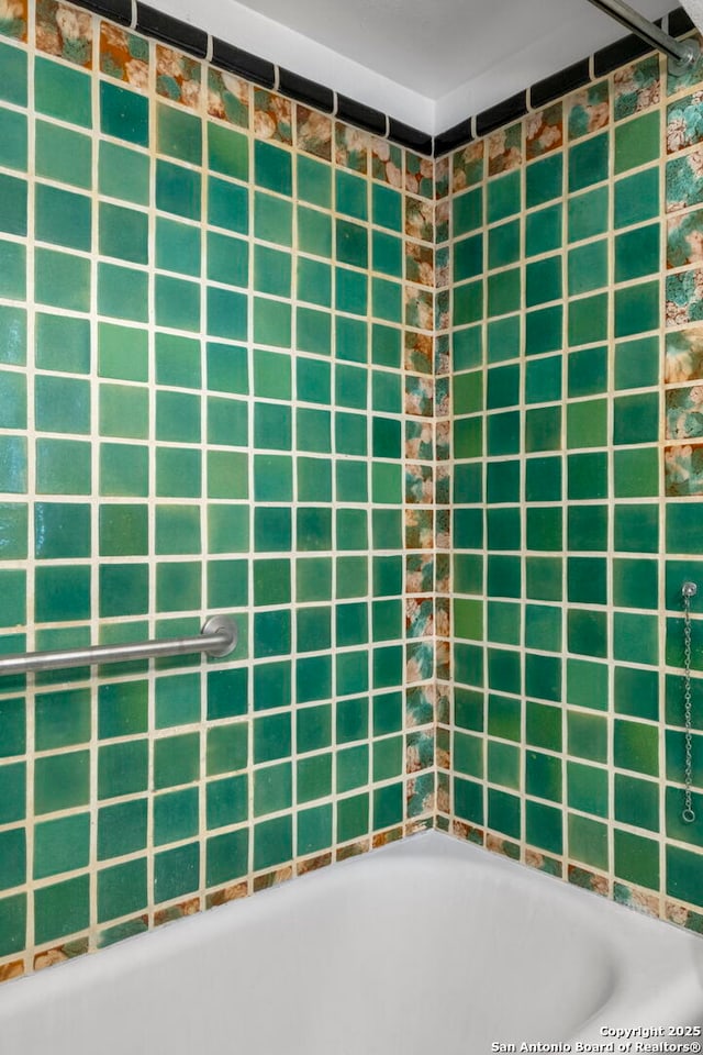 243 E Lullwood, San Antonio, TX 78212 - bathroom featuring a bath