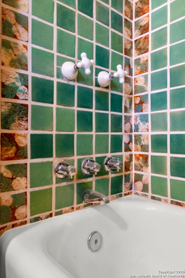 243 E Lullwood, San Antonio, TX 78212 - details with a bathtub