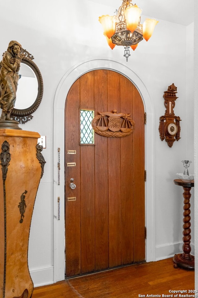 243 E Lullwood, San Antonio, TX 78212 - foyer entrance with baseboards, arched walkways, a chandelier, and wood finished floors