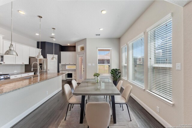 21950 Akin Byu, San Antonio, TX 78261 - dining room featuring visible vents, recessed lighting, dark wood-type flooring, and baseboards