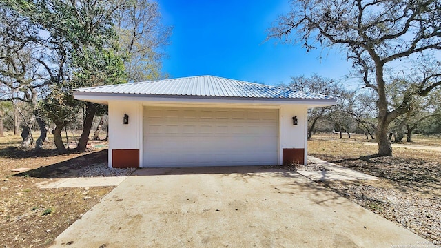 view of detached garage