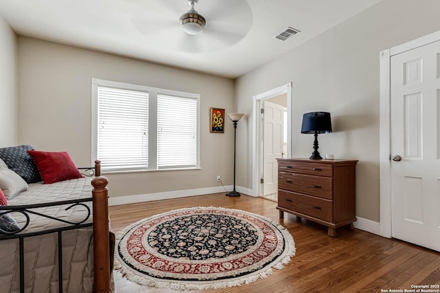 2106 W Gramercy Pl, San Antonio, TX 78201 - sitting room featuring ceiling fan, baseboards, visible vents, and light wood-type flooring
