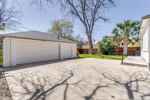 2106 W Gramercy Pl, San Antonio, TX 78201 - detached garage featuring fence