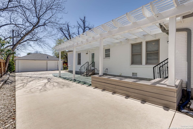 2106 W Gramercy Pl, San Antonio, TX 78201 - view of patio / terrace featuring a detached garage, an outdoor structure, a pergola, and fence