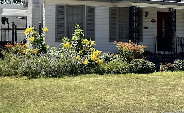 2106 W Gramercy Pl, San Antonio, TX 78201 - entrance to property featuring brick siding, a yard, and fence