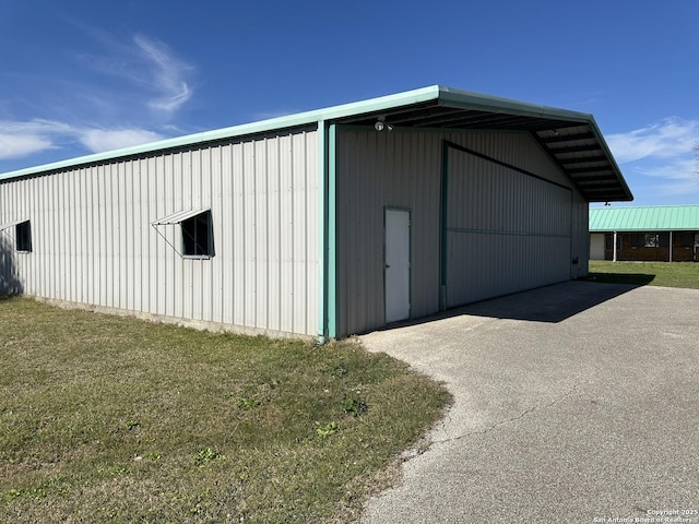 view of pole building with a lawn