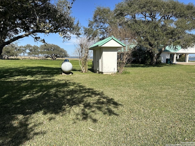 view of yard with a storage shed and an outdoor structure