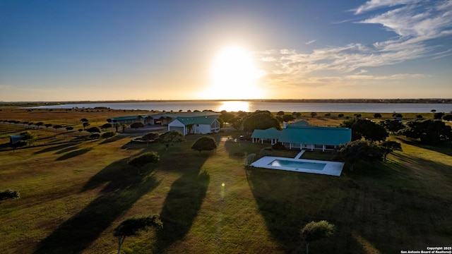 view of aerial view at dusk