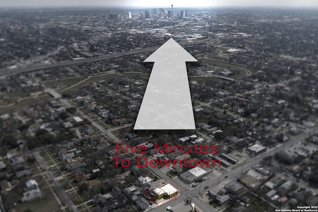 1651 W Woodlawn, San Antonio, TX 78201 - bird's eye view featuring a city view