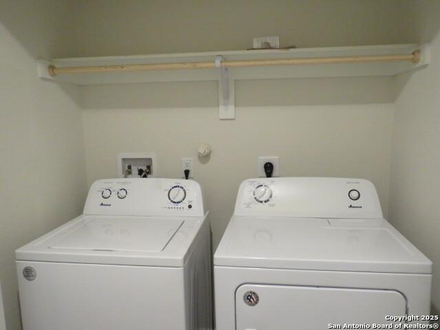10314 Candlewood Way, San Antonio, TX 78245 - clothes washing area featuring independent washer and dryer